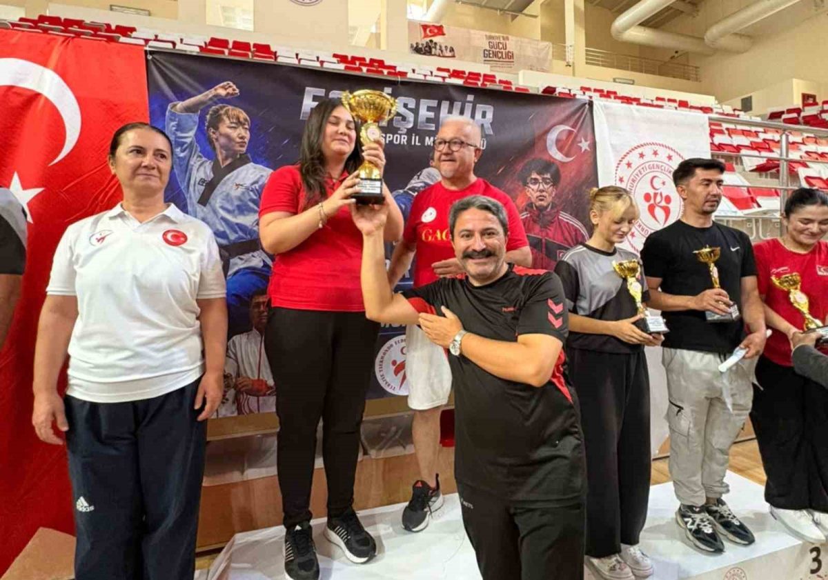 Nadir Özsoy 2. İller Arası Taekwondo Poomsae Müsabakası sona erdi