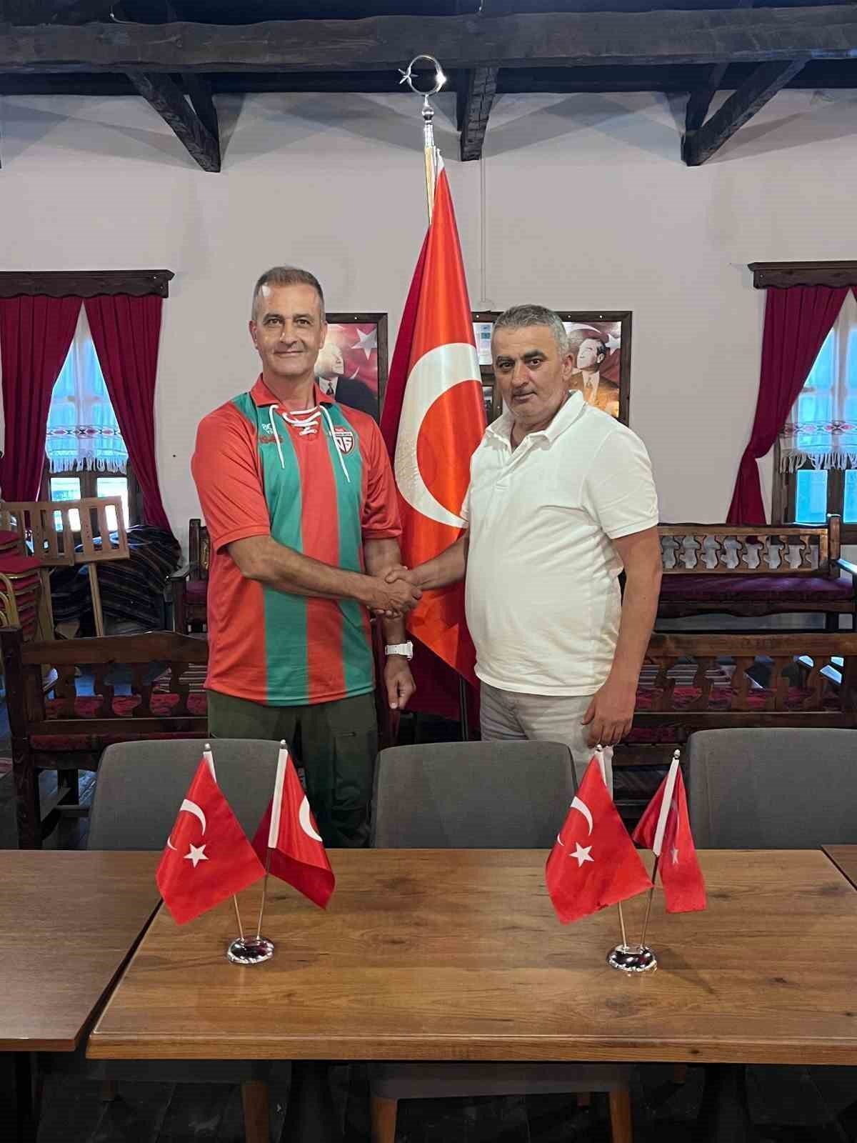 Osmanelispor ’İmparator’ lakaplı Hasan Kol ile ’yola devam’ dedi
