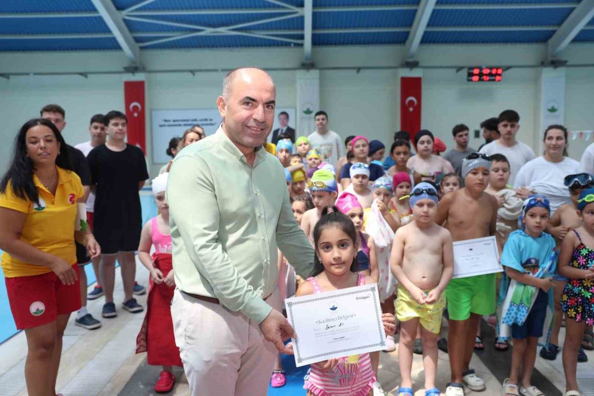 Osmangazi’de geleceğin yüzücüleri sertifikalarını aldı - Foto 2