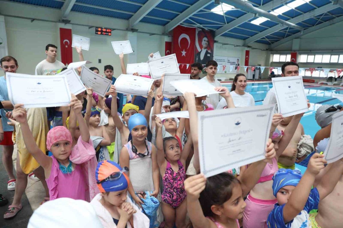 Osmangazi’de geleceğin yüzücüleri sertifikalarını aldı - Foto 3