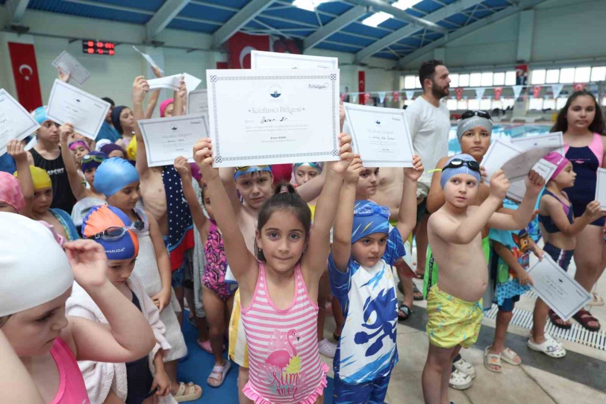 Osmangazi’de geleceğin yüzücüleri sertifikalarını aldı - Foto 4