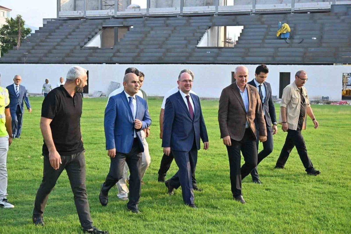 Osmaniye 7 Ocak Stadyumu’nda çalışmalar yüzde 75’e ulaştı - Foto 4