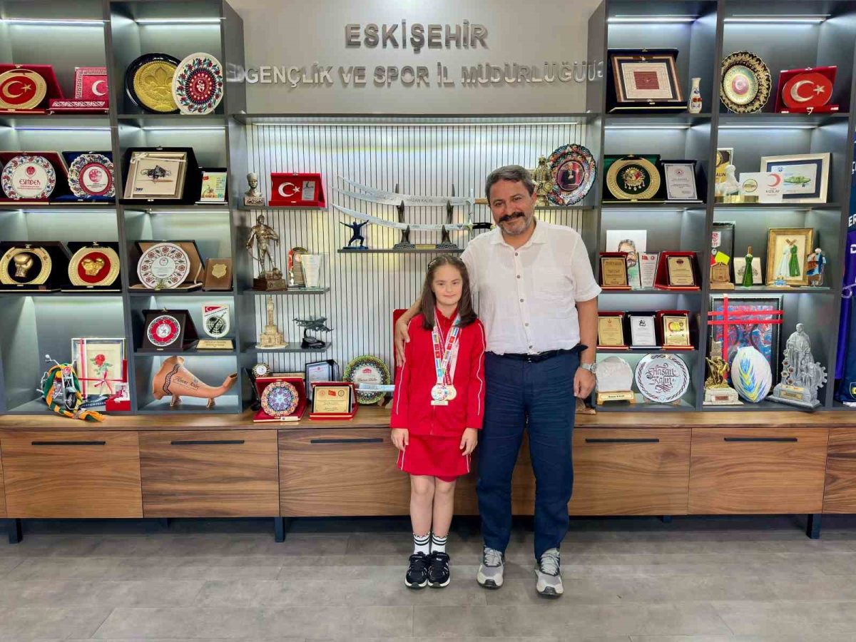 Özel sporcu Elif Ertek’in çifte başarısı gururlandırdı - Foto 2