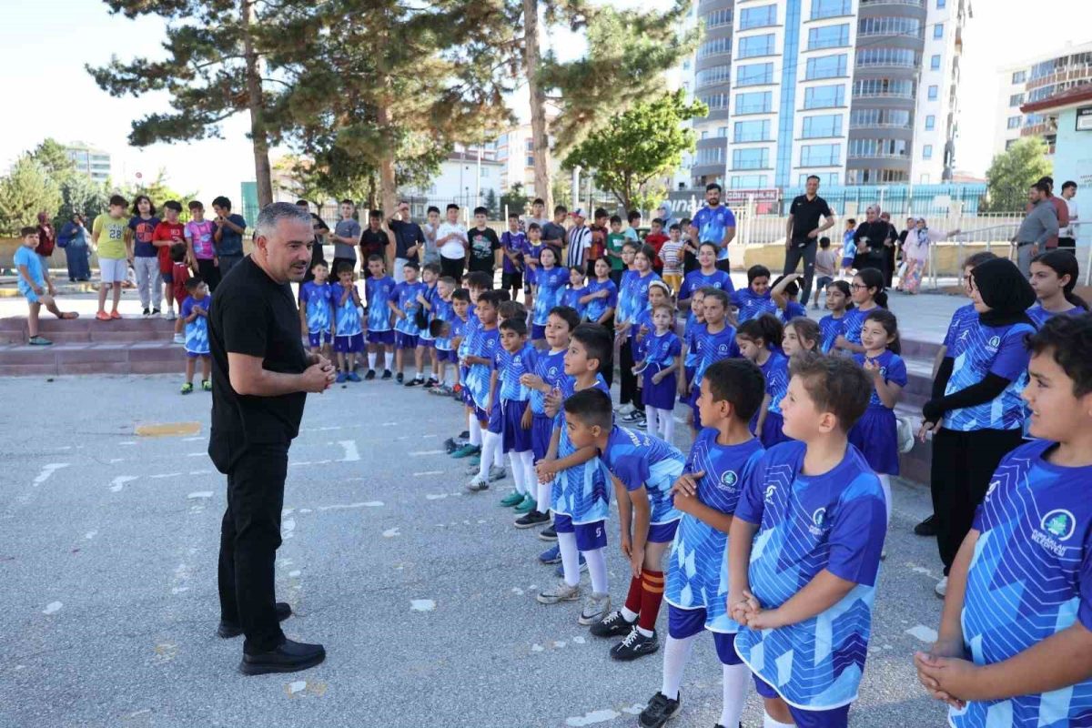 Pursaklar’da yaz spor okullarıyla geleceğin sporcuları yetişiyor - Foto 3