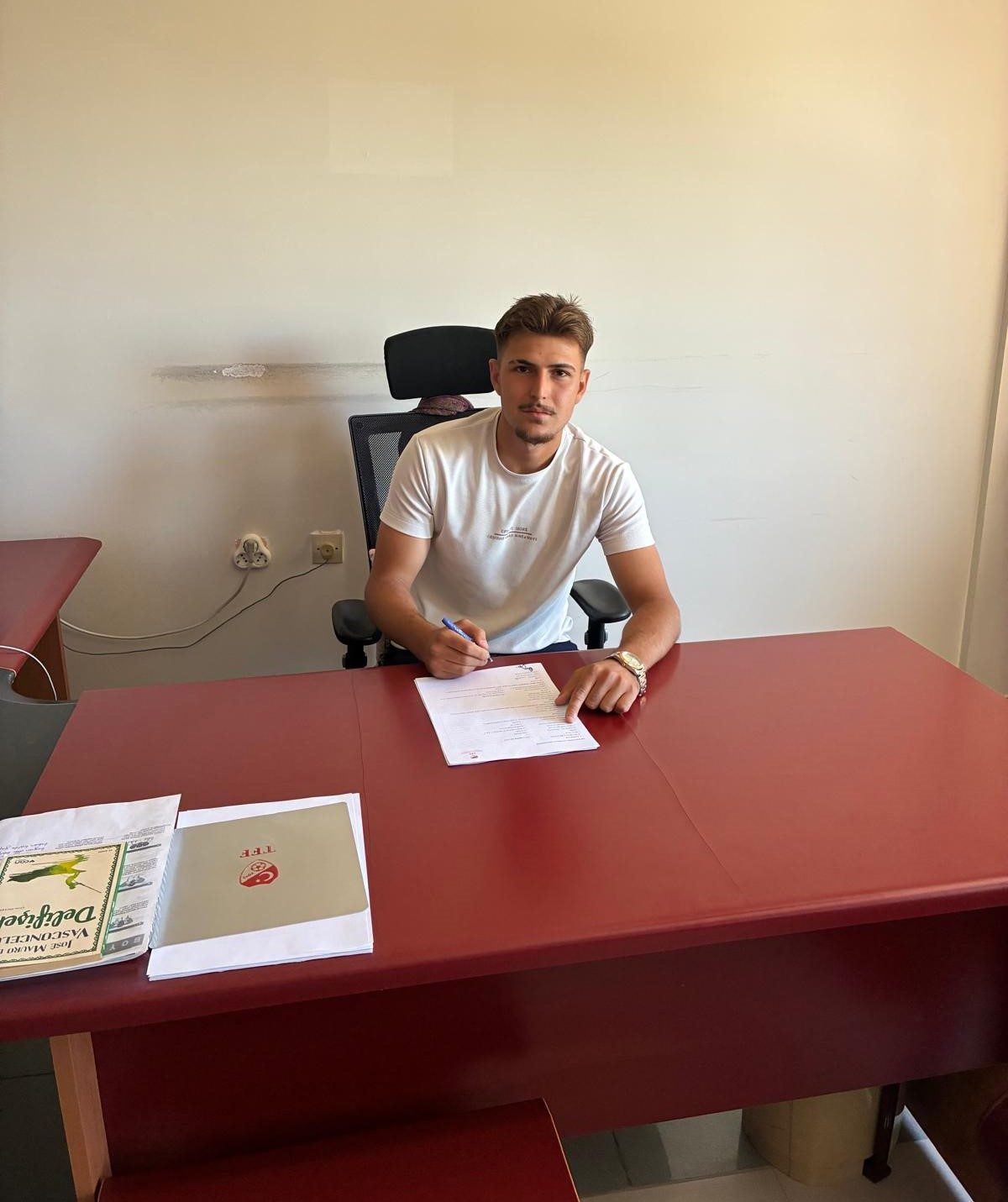 Sivasspor, genç oyuncu Ayberk Selvili ile 3 yıllık sözleşme imzaladı