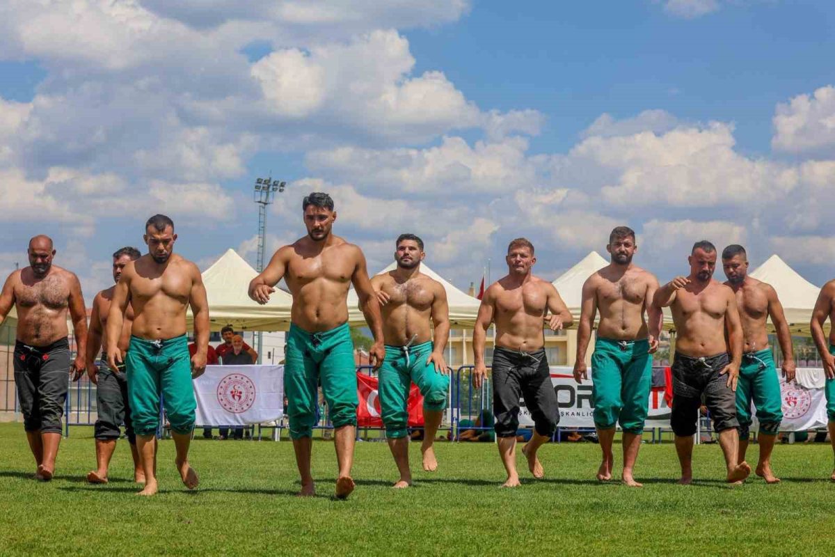 Taşköprü’de başpehlivan ve karakucak güreşleri nefes kesti