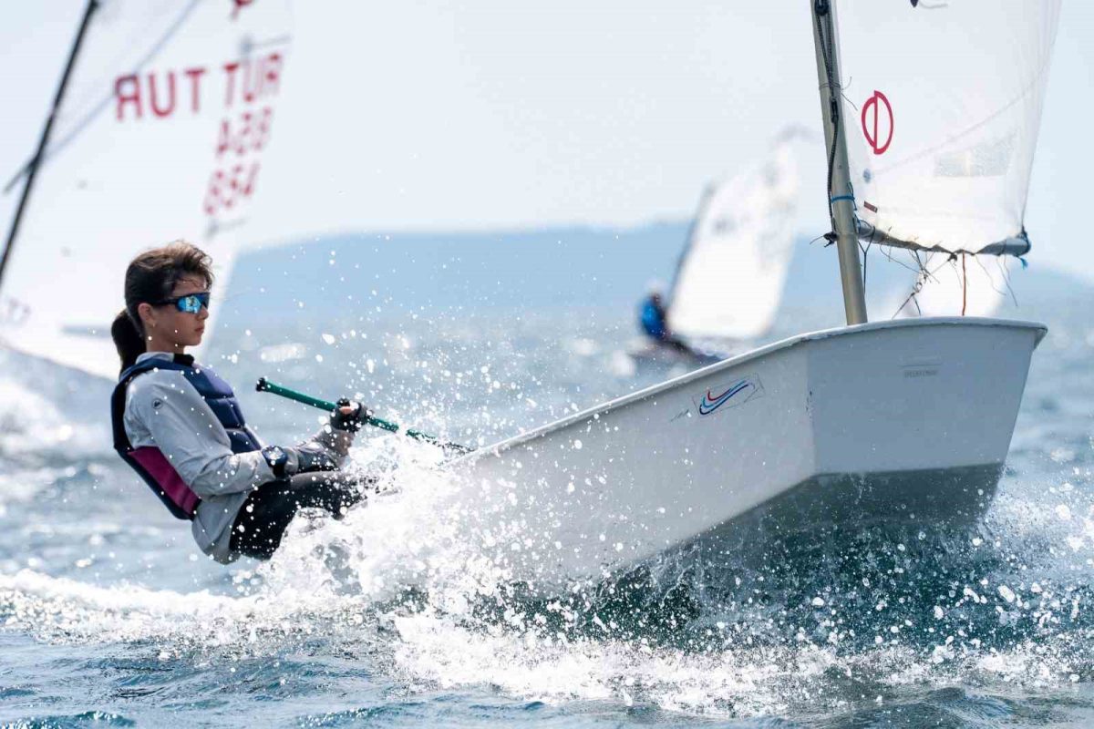 TAYK-Eker Olympos Regatta’da genç yelkenciler Marmara’da rüzgârla yarıştı