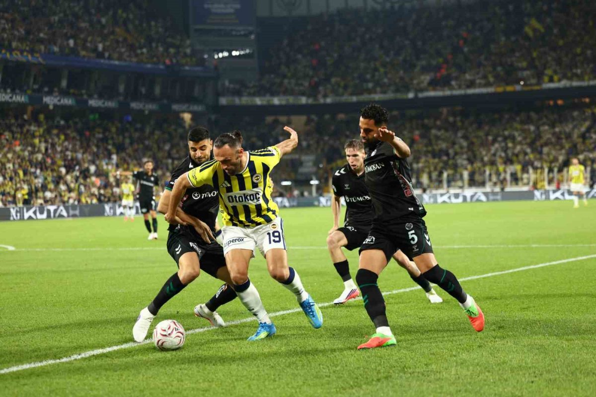 Trendyol Süper Lig: Fenerbahçe: 1 - Konyaspor: 1 (Maç devam ediyor)