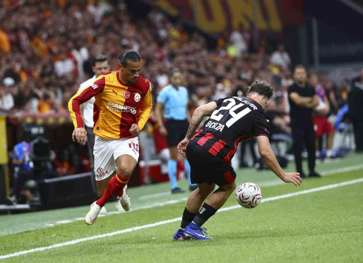 Trendyol Süper Lig: Galatasaray: 0 - Çorum FK: 0 (İlk yarı)