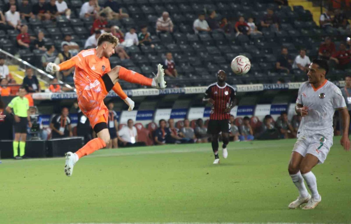 Trendyol Süper Lig: Gaziantep FK: 0 - Alanyaspor: 1 (İlk yarı)