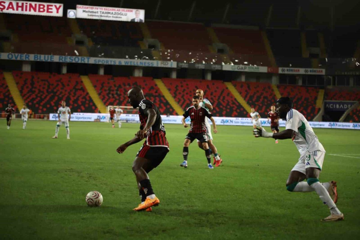 Trendyol Süper Lig: Gaziantep FK: 0 - Çaykur Rizespor: 1 (Maç devam ediyor)