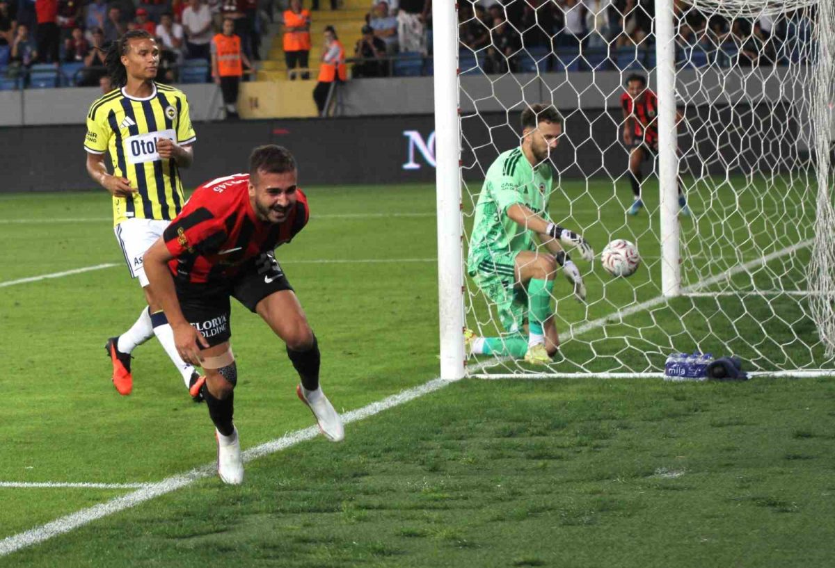 Trendyol Süper Lig: Gençlerbirliği: 2 - Fenerbahçe: 1 (Maç sonucu)