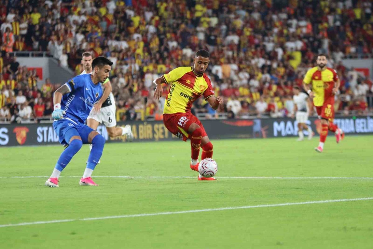 Trendyol Süper Lig: Göztepe: 0 - Gençlerbirliği: 0 (İlk Yarı)