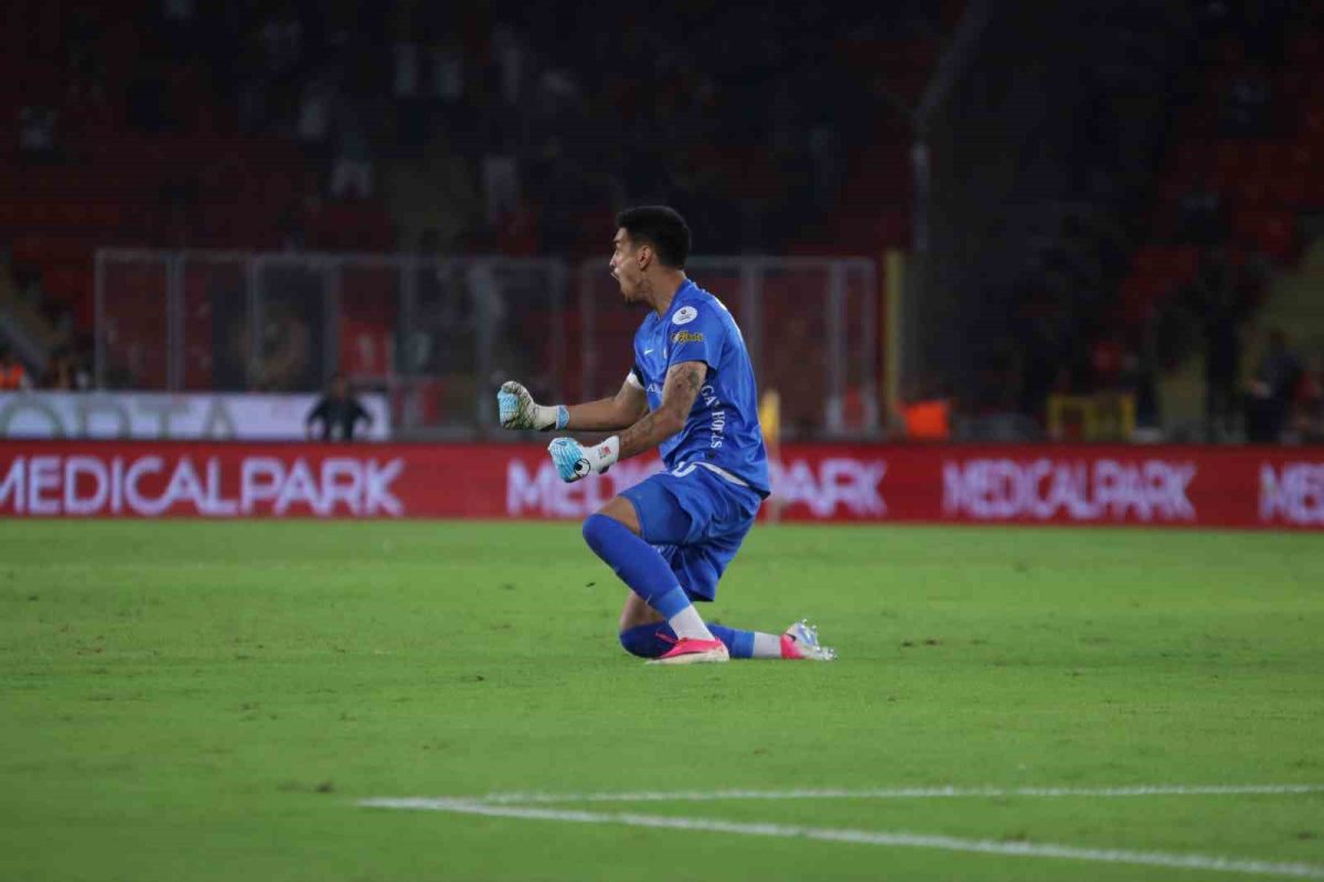 Trendyol Süper Lig: Göztepe: 0 - Gençlerbirliği: 1 (Maç sonucu) - Foto 5