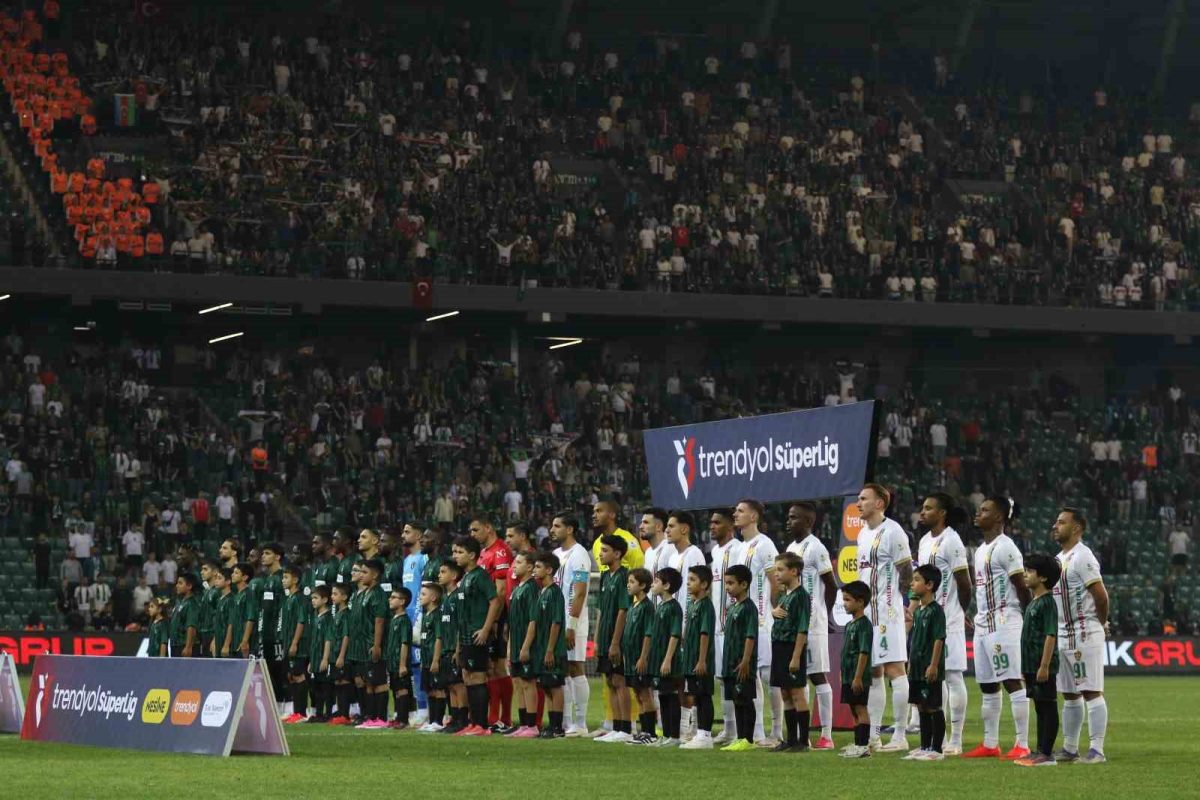 Trendyol Süper Lig: Kocaelispor: 1 - Amed Sportif Faaliyetler: 0 (Maç devam ediyor) - Foto 6