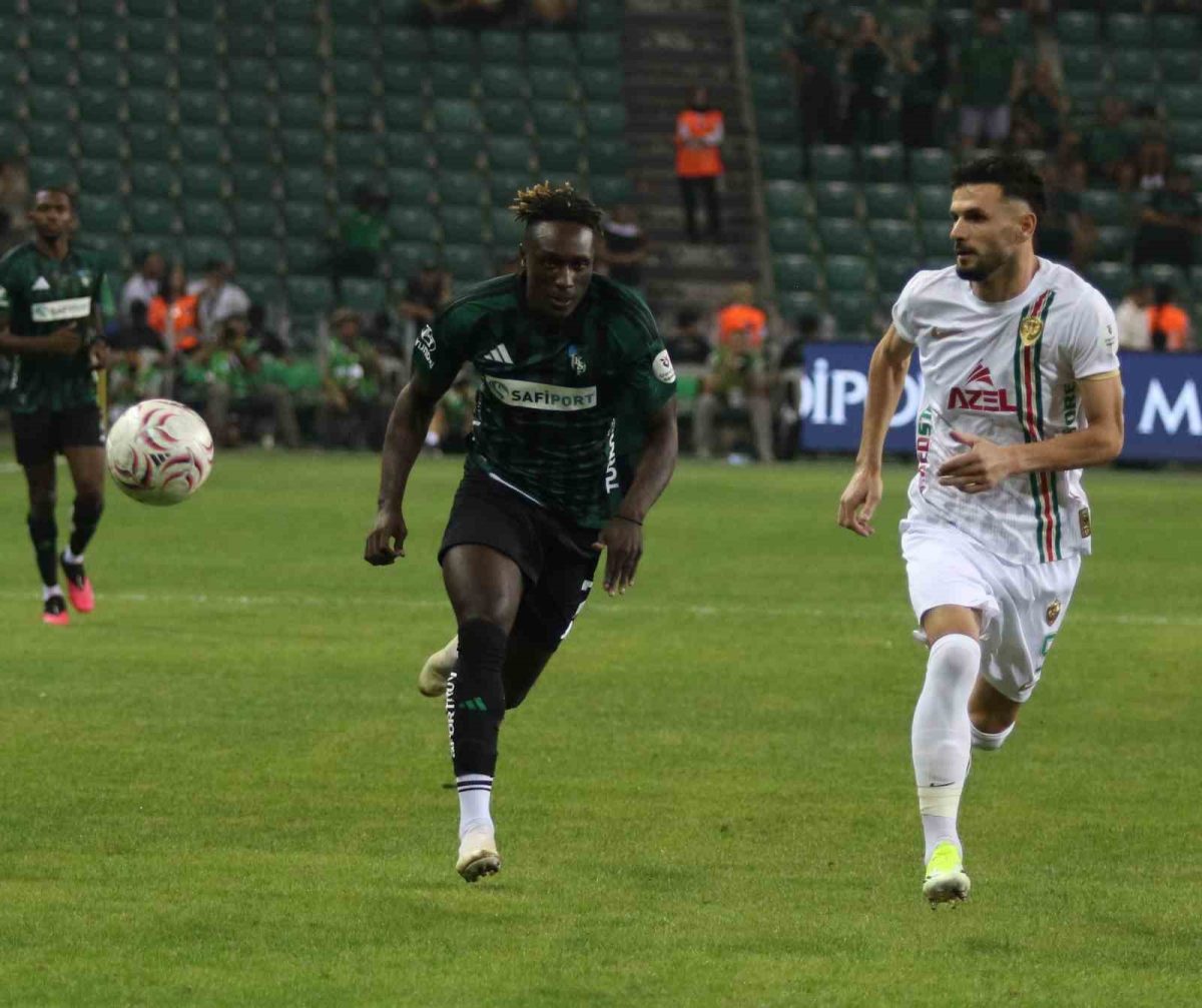 Trendyol Süper Lig: Kocaelispor: 1 - Amed Sportif Faaliyetler: 0 (Maç devam ediyor)