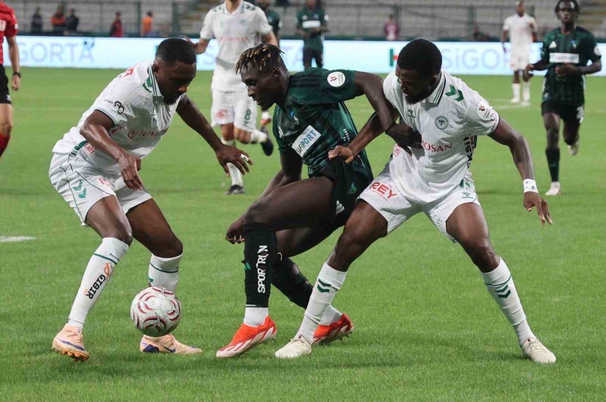 Trendyol Süper Lig: Konyaspor: 1 - Kocaelispor: 0 (İlk yarı)