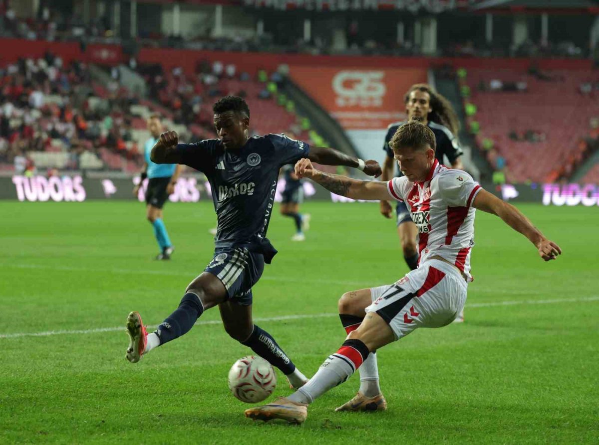 Trendyol Süper Lig: Samsunspor: 0 - Fenerbahçe: 1 (İlk yarı)