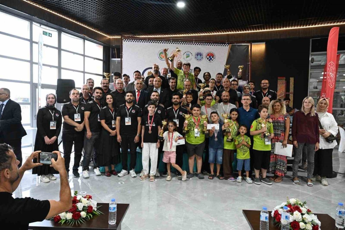 Uluslararası Altın Kayısı Satranç Turnuvası ödül töreniyle sona erdi