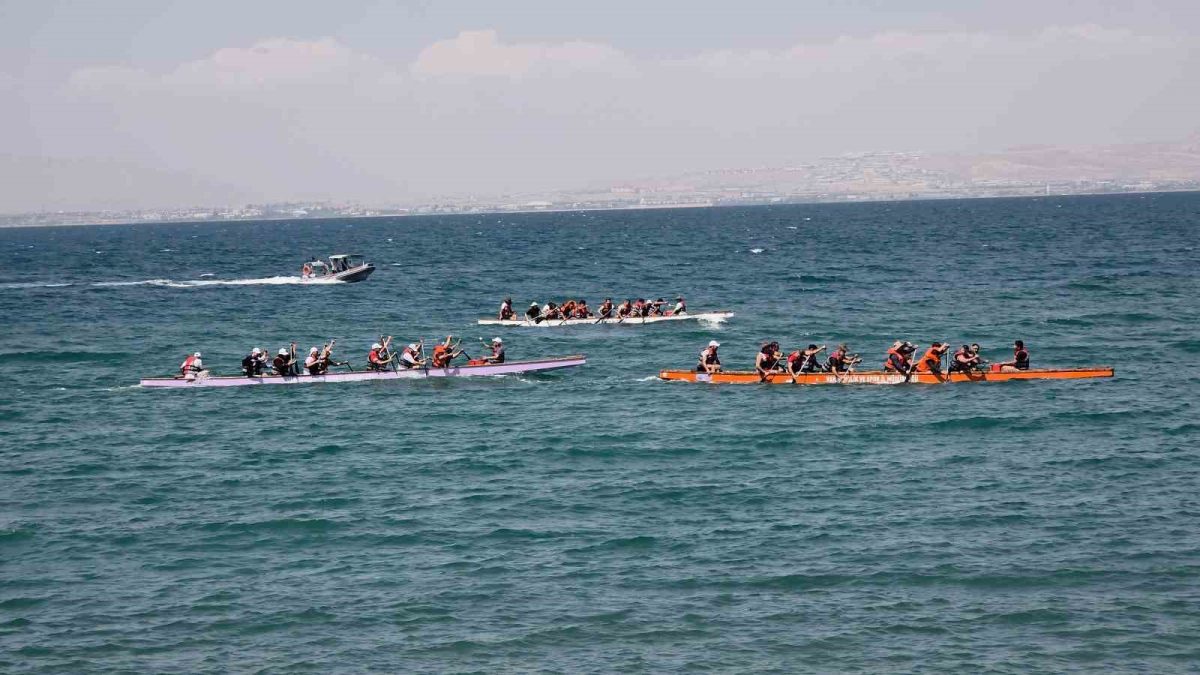 Van’da düzenlenen 12. Su Sporları Festivali coşkuyla sona erdi