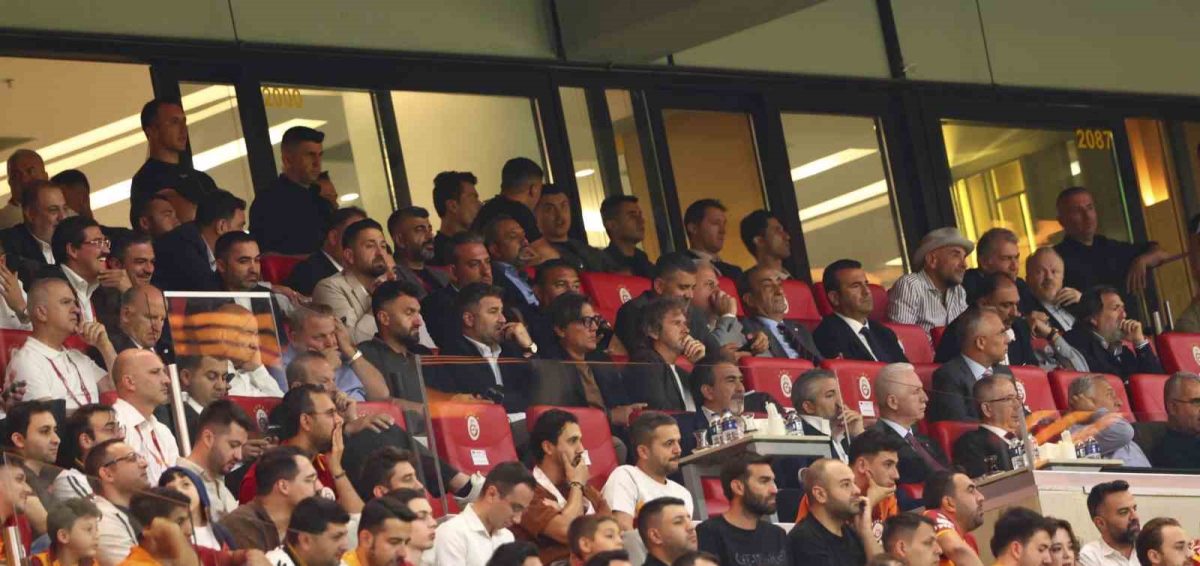 Vincenzo Montella, Galatasaray - Çorum FK maçını statta takip etti