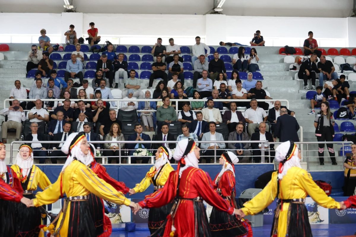 20 Ülkeden 140 sporcu, Artvin’de minderde - Foto 5