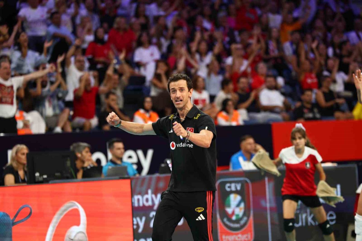 A Milli Kadın Voleybol Takımı, Avrupa Şampiyonası’nda yarı finale yükseldi - Foto 8