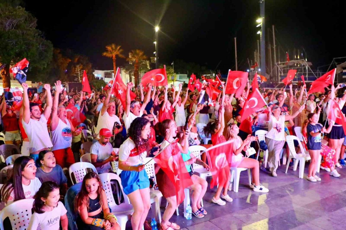 A Milli Kadın Voleybol Takımı’nın şampiyonluğu Bodrum’da coşkuyla kutlandı