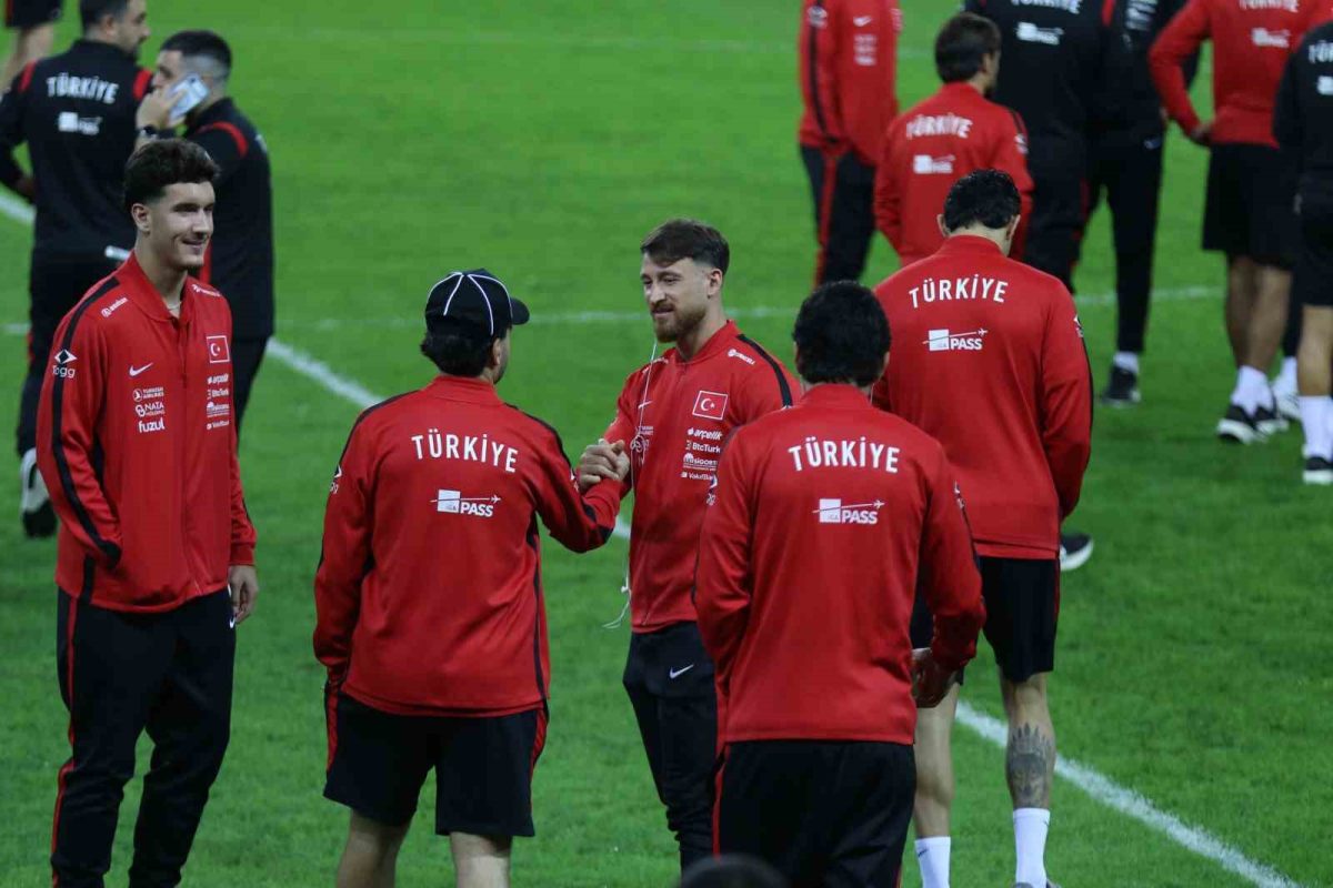 A Milli Takım, Kocaeli Stadı’nda yürüyüş yaptı