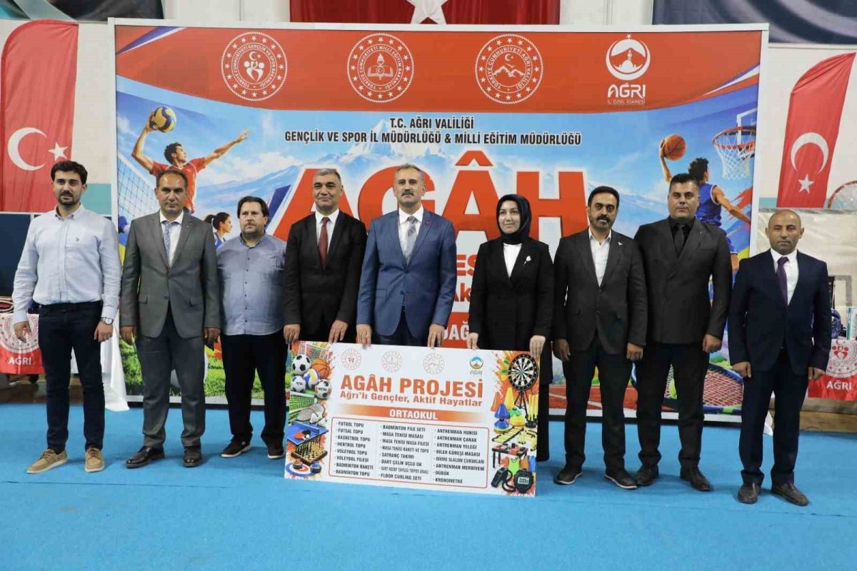 Ağrı’da 171 okula 15 milyon liralık spor malzemesi desteği - Foto 2