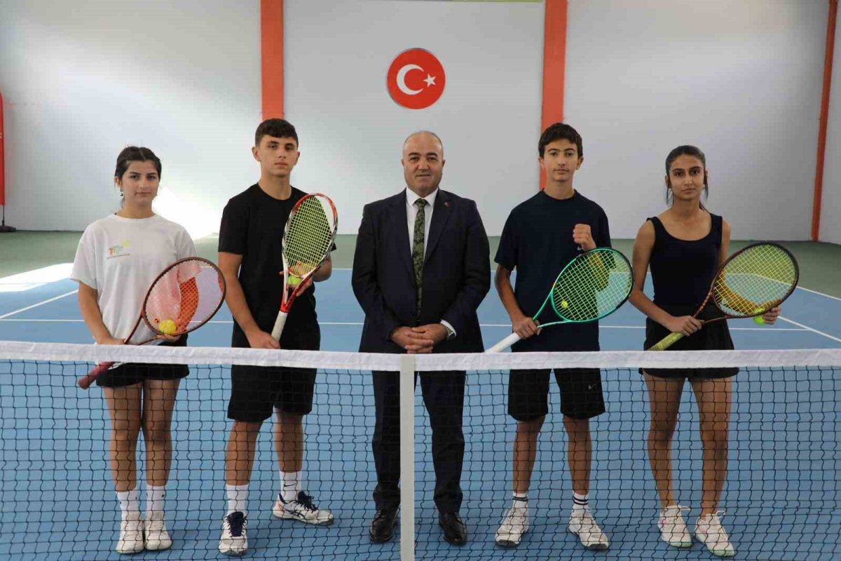 Ağrı’da Türkiye Tenis Ligi Doğu Anadolu Bölgesi Turnuvası başladı