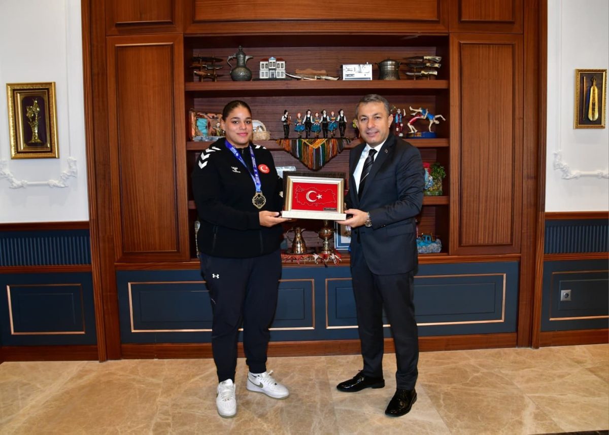 Avrupa Şampiyonu bayan millî boksörleri kabul etti