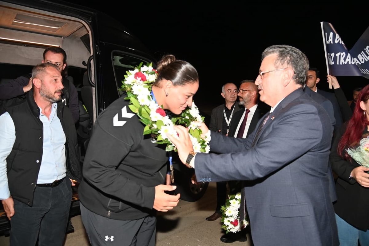 Avrupa Şampiyonu boksör Havvanur Kethüda’ya memleketi Trabzon’da coşkulu karşılama - Foto 2