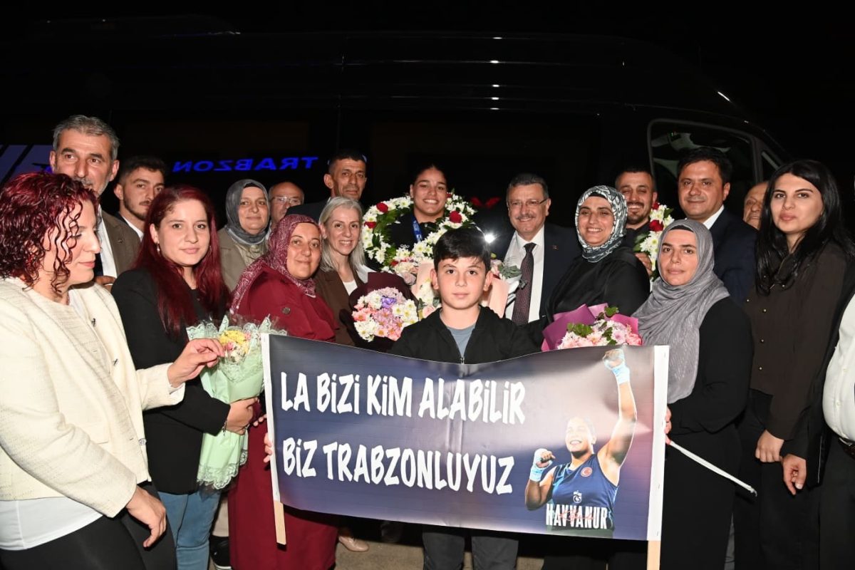 Avrupa Şampiyonu boksör Havvanur Kethüda’ya memleketi Trabzon’da coşkulu karşılama - Foto 3