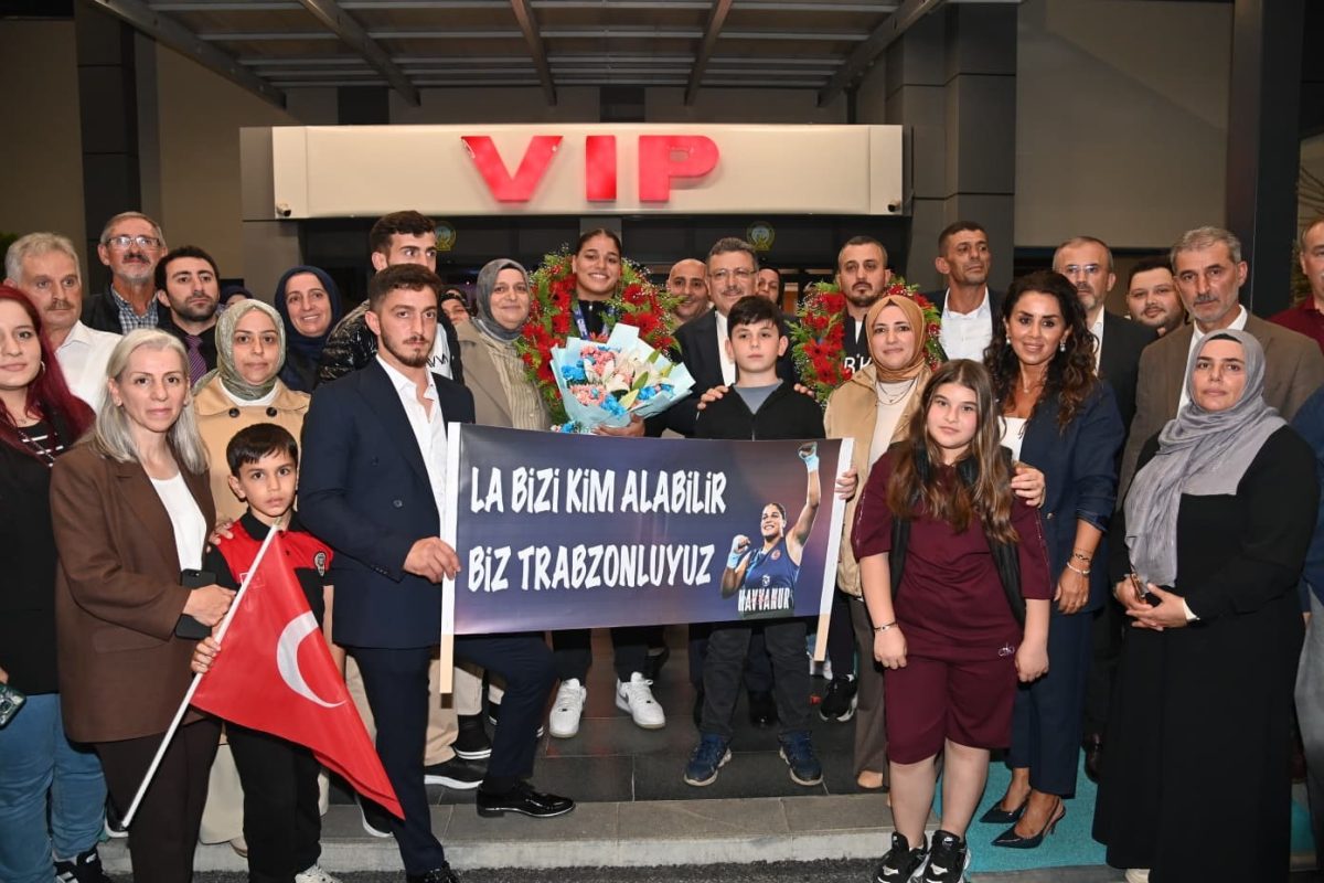 Avrupa Şampiyonu boksör Havvanur Kethüda’ya memleketi Trabzon’da coşkulu karşılama