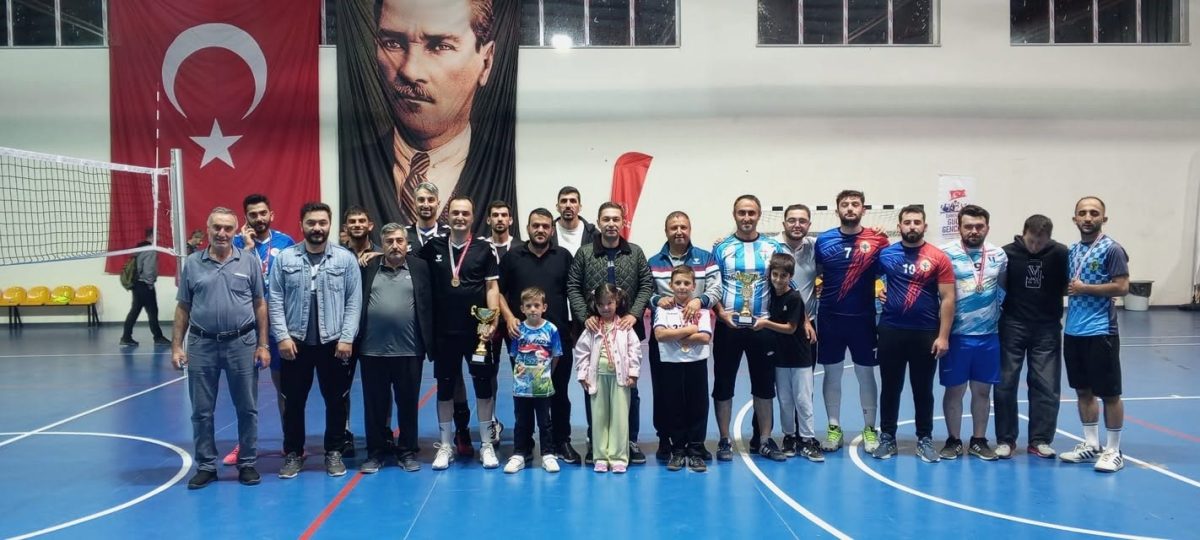 Aydıntepe’de 30 Ağustos Zafer Kupası’nın şampiyonu Yakutiye Gençlik oldu