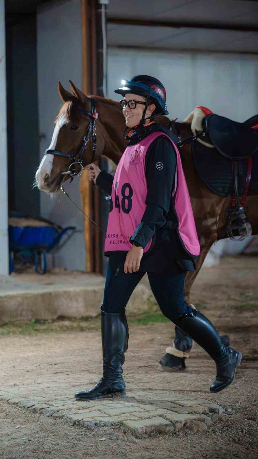 Ayşe Zeynep Özcan ve atı Gloria, Balkan Şampiyonası’nda Türkiye’yi temsil edecek - Foto 2
