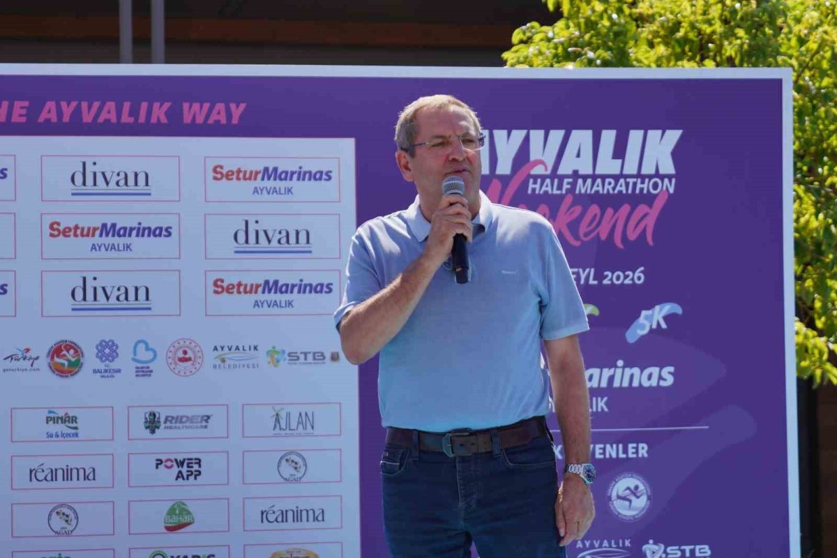 Ayvalık’ta yarı maratonun şampiyonları ödüllerini aldı - Foto 2