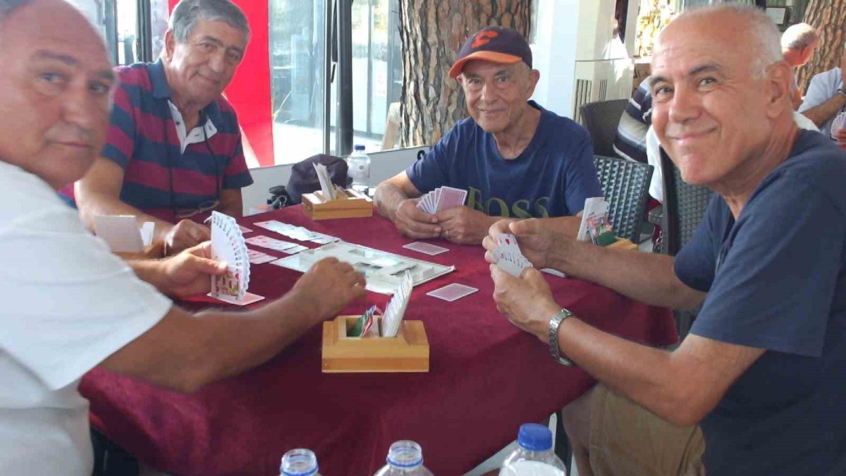 Balıkesir’de briçte Zafer Kupası düzenlendi