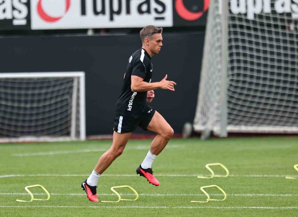 Beşiktaş, transfer döneminde 10 oyuncuyu kadrosuna kattı - Foto 2