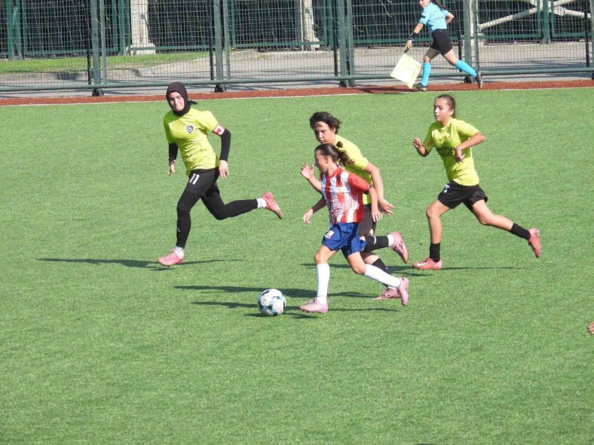 Bilecik Kolej Kız Spor Kulübü deplasmanda farklı kazandı - Foto 3