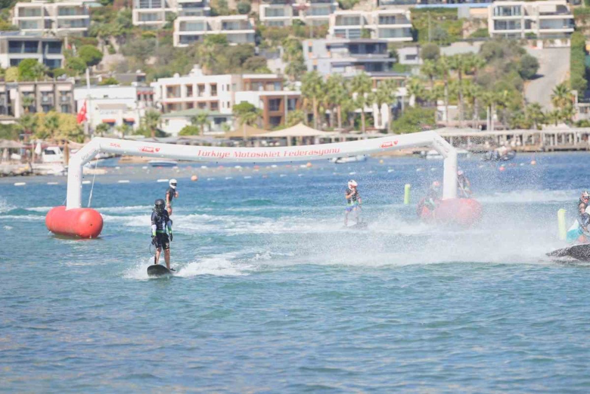 Bodrum’da deniz üzerinde hız ve adrenalin yarışı