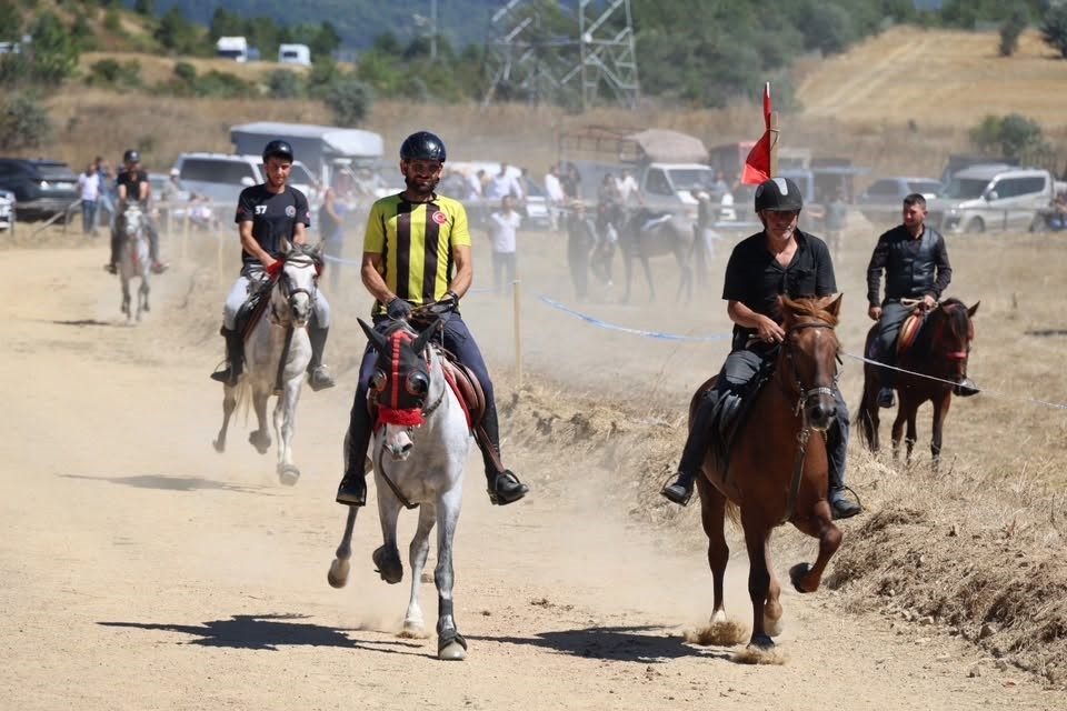 Bolu’da 15’inci geleneksel Rahvan At Yarışları’nda 75 at derece için yarıştı - Foto 2