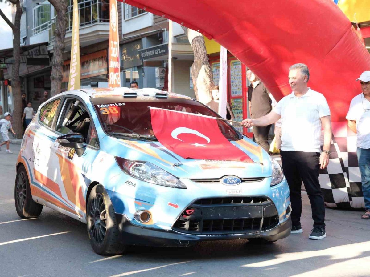 Buharkent’te yarış, ’seremonik start’ ile başladı