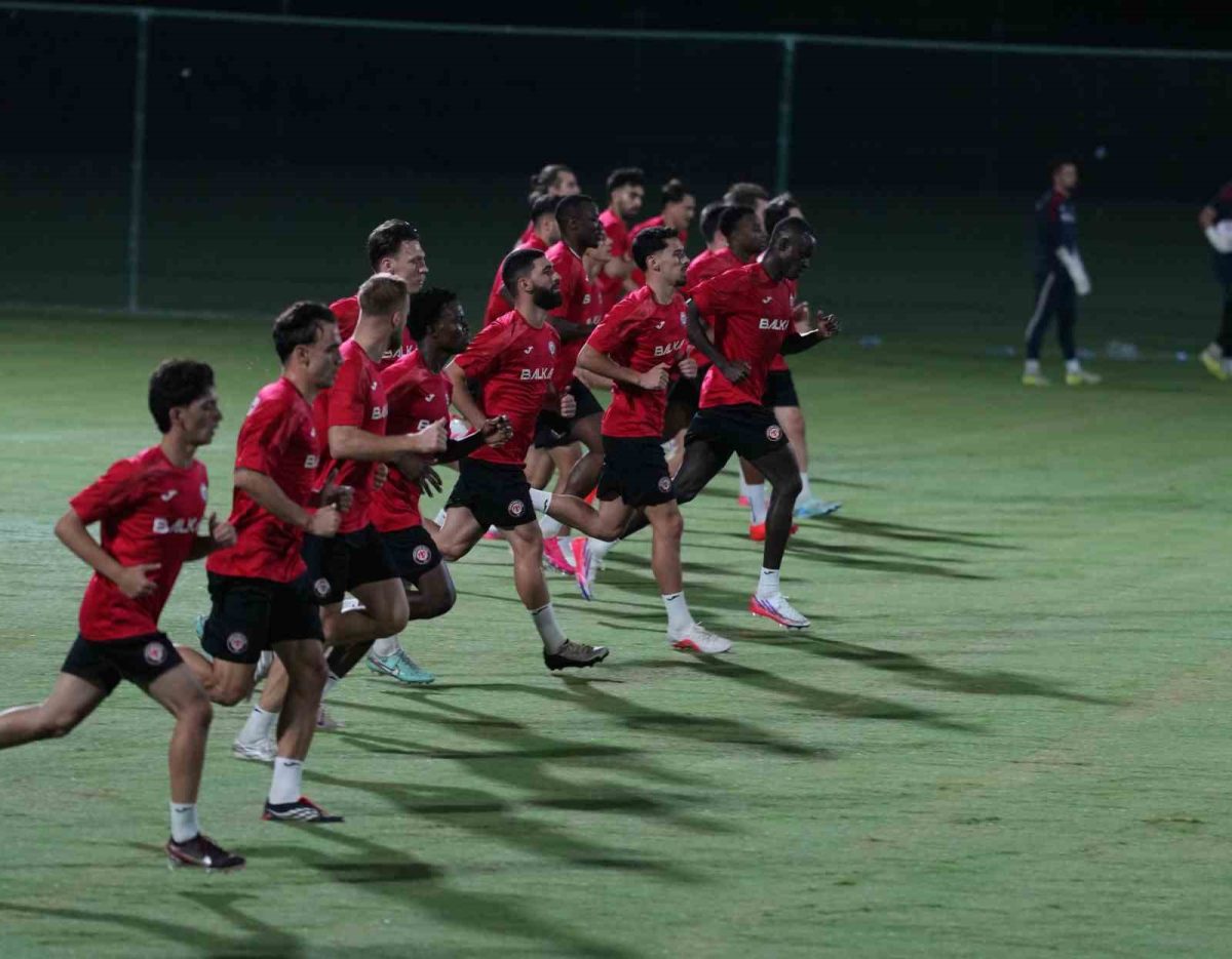 Burak Yılmaz, Çorum FK başında ilk antrenmanına çıktı