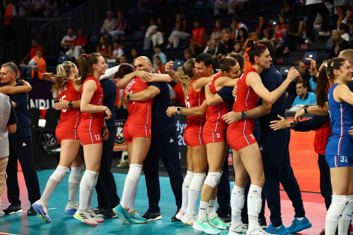 CEV Avrupa Şampiyonası’nda bronz madalya Sırbistan’ın oldu - Foto 4