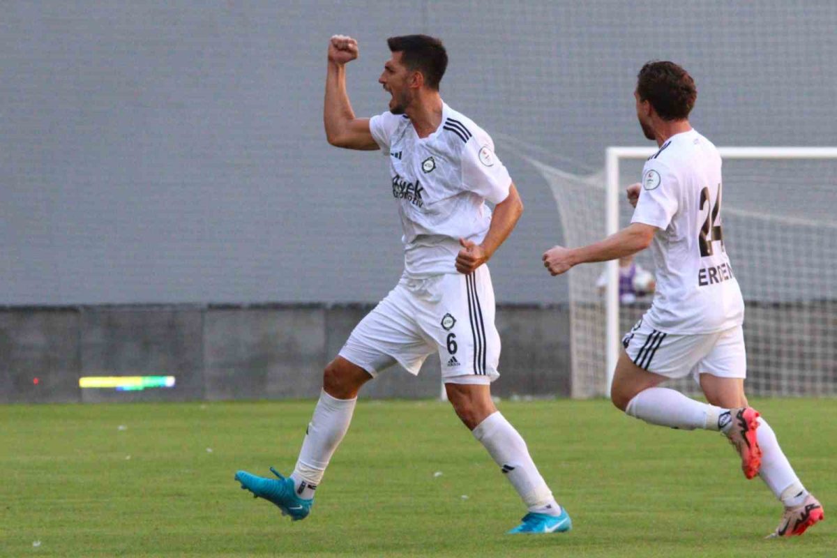 Ceyhun Gülselam, profesyonel futbol kariyerini sonlandırdı