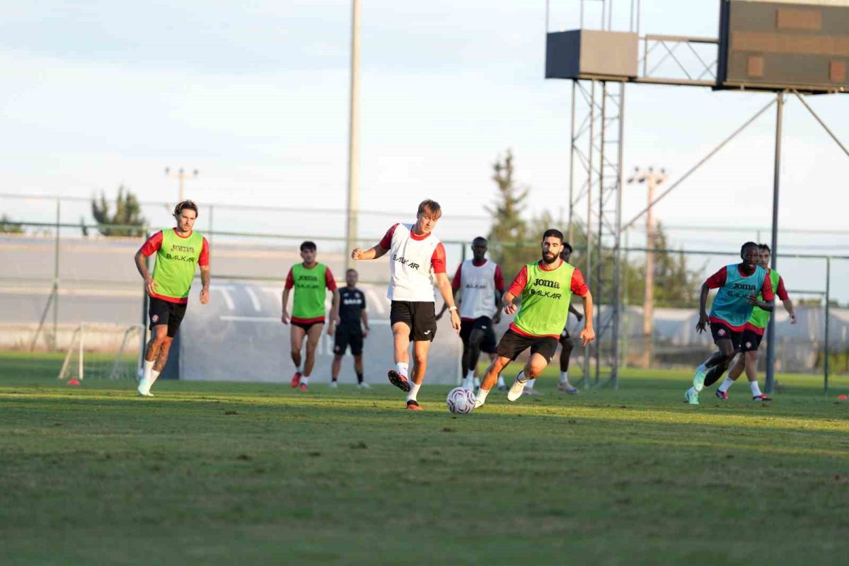 Çorum FK Antalya kampında çalışmalarını sürdürdü