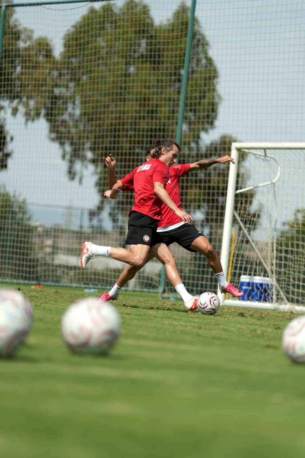 Çorum FK günün ilk antrenmanını tamamladı - Foto 4