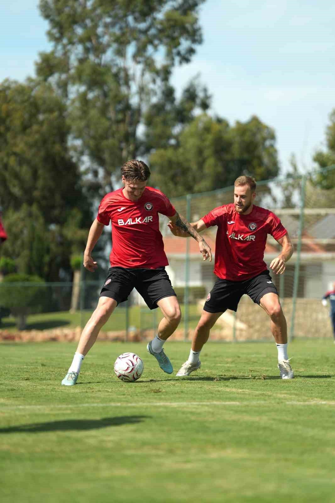 Çorum FK günün ilk antrenmanını tamamladı - Foto 5
